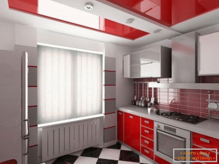 Tetos de trecho vermelho - uma boa escolha para a cozinha com um conjunto escarlate.