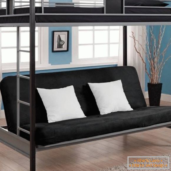 Foto mobiliário - uma cama loft bonita com um sofá no andar de baixo