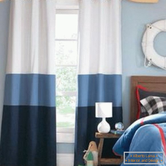 Design de cortinas na foto de um quarto infantil