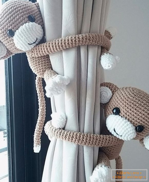Suporte para cortinas em macacos bebê