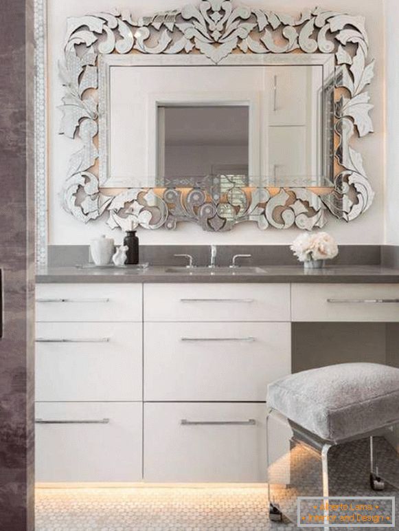 Espelho decorativo no design da foto do banheiro