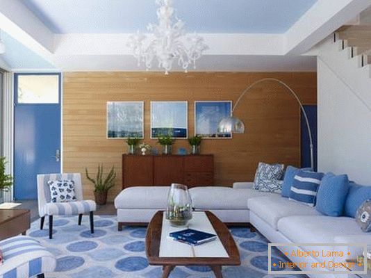 Elegante sala de estar em azul