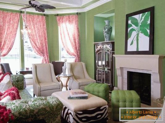 Sala de estar na cor verde e rosa