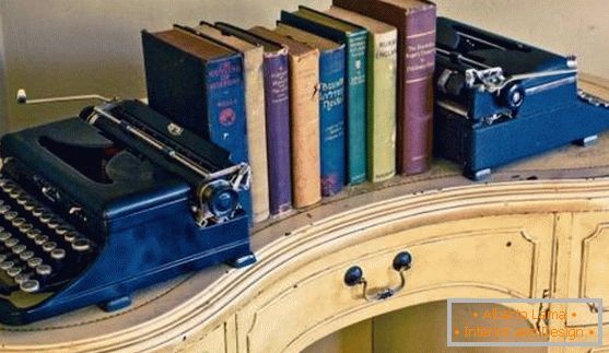 Decoração vintage: livros e máquinas de escrever