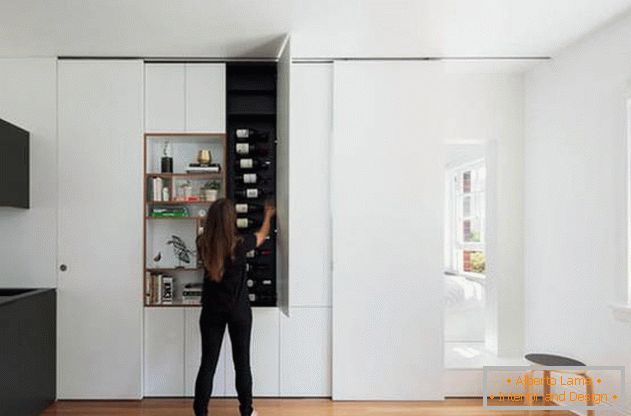 Parede modular no interior do apartamento: caixas funcionais