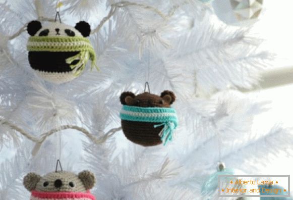Ursos de malha para a decoração da árvore de Natal