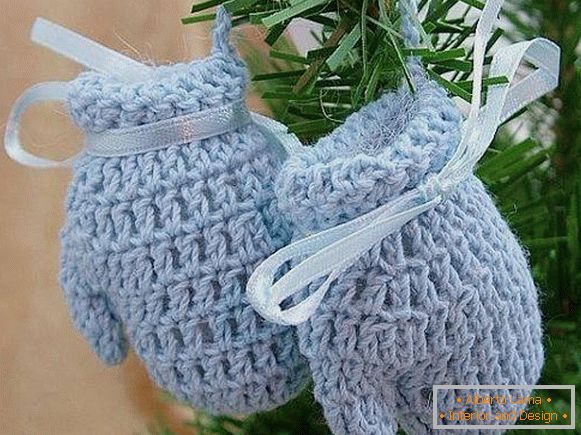 Luvas tricotadas para presentes de Ano Novo