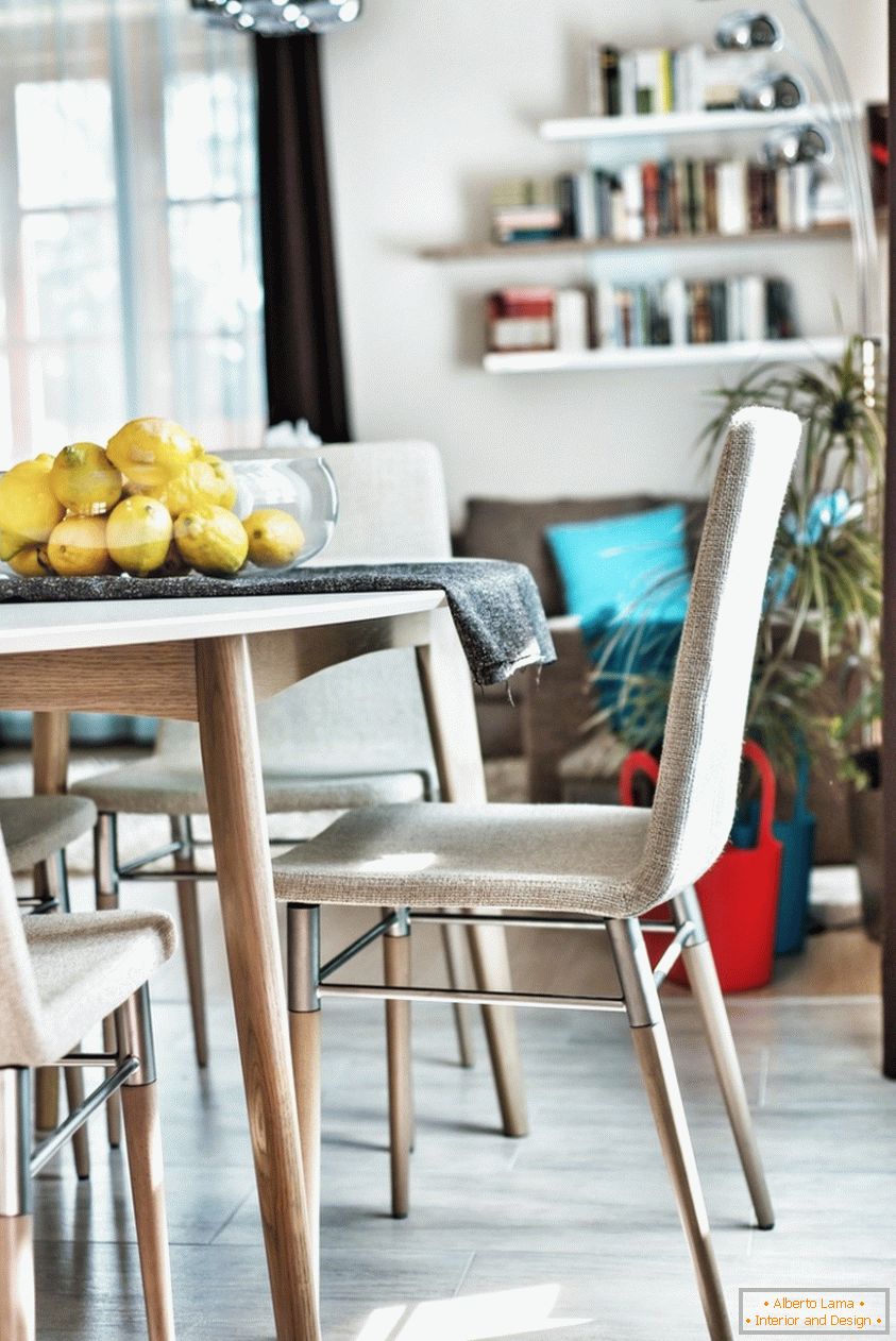 Design de interiores da sala de jantar, mesa com limões