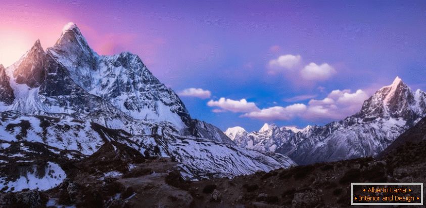 O incomum céu rosa do Nepal