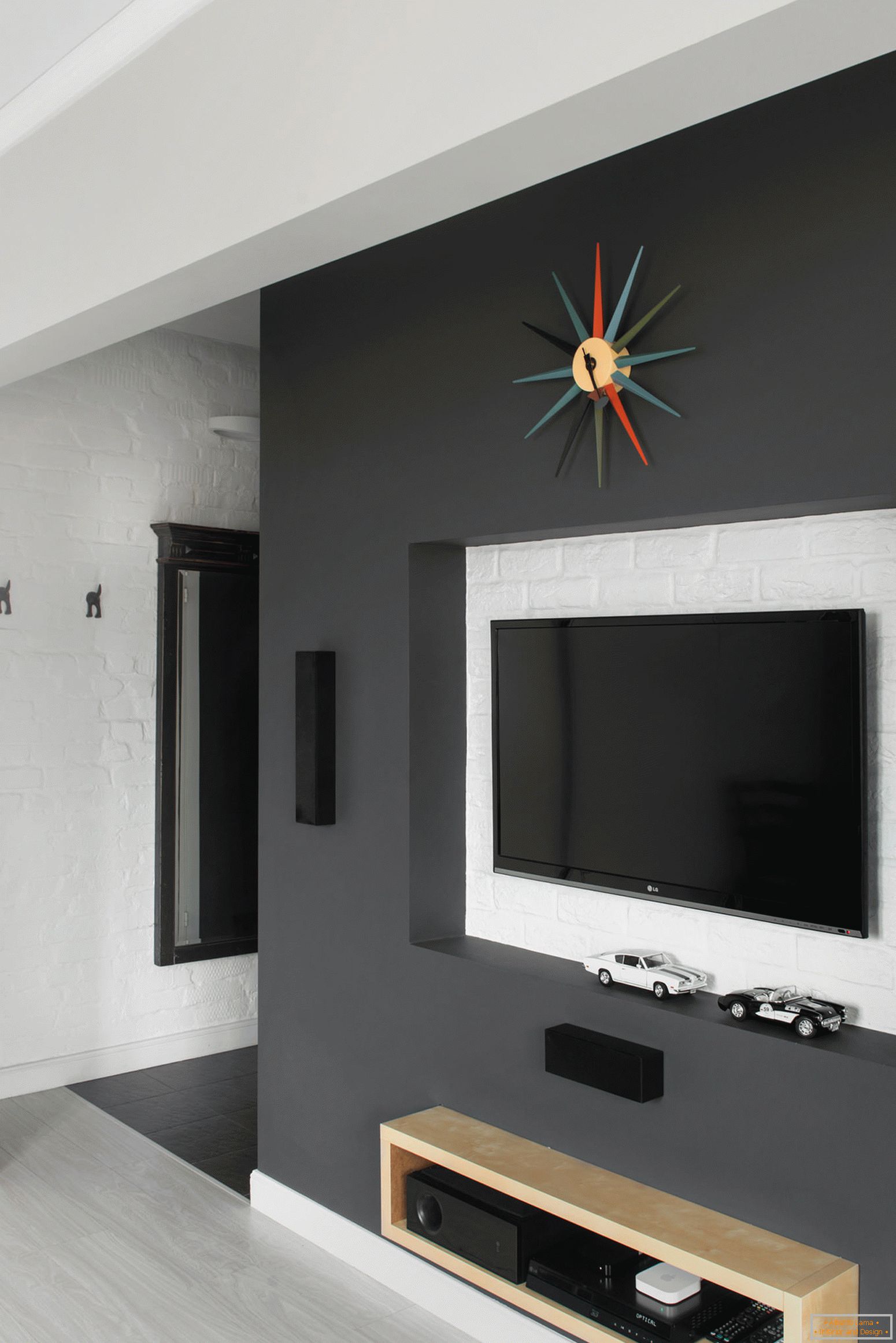 TV na parede do apartamento