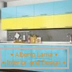 Móveis de cozinha com uma fachada amarelo-azul