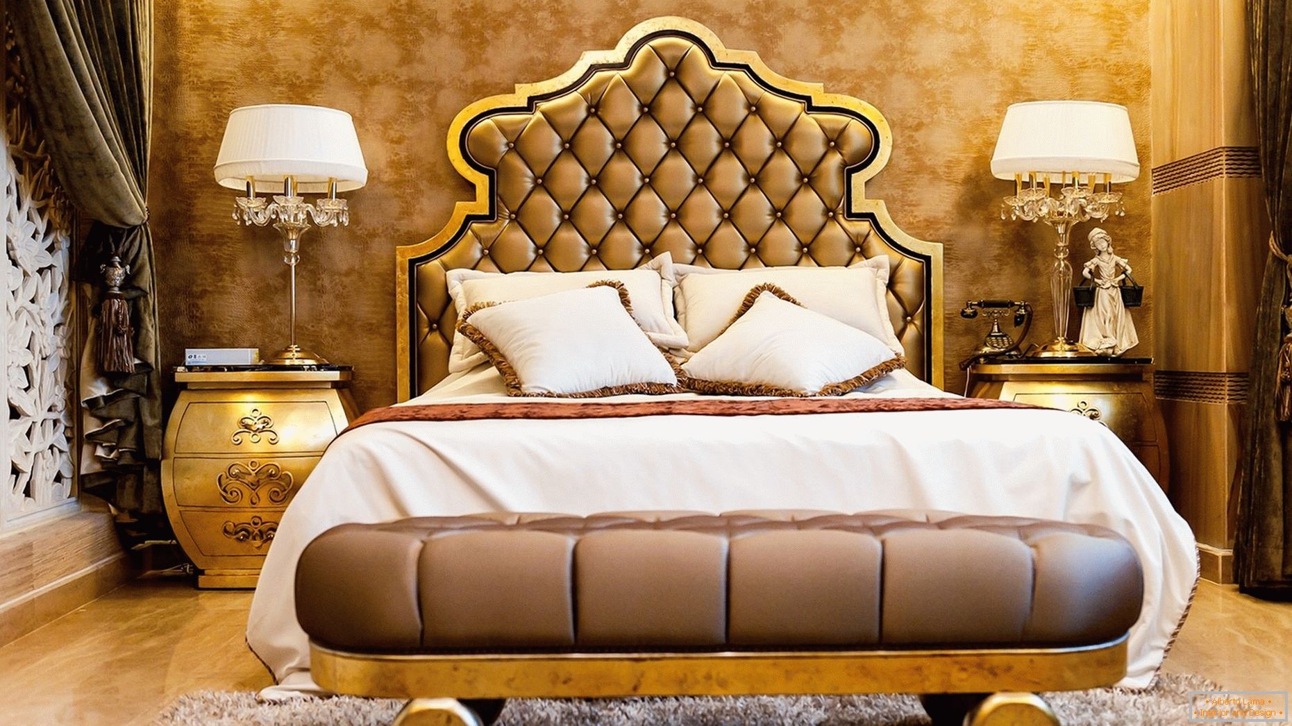 Papel de parede dourado no design dos quartos
